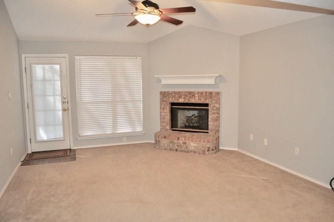 229 Lancelot Dr - Photo 3 of 15