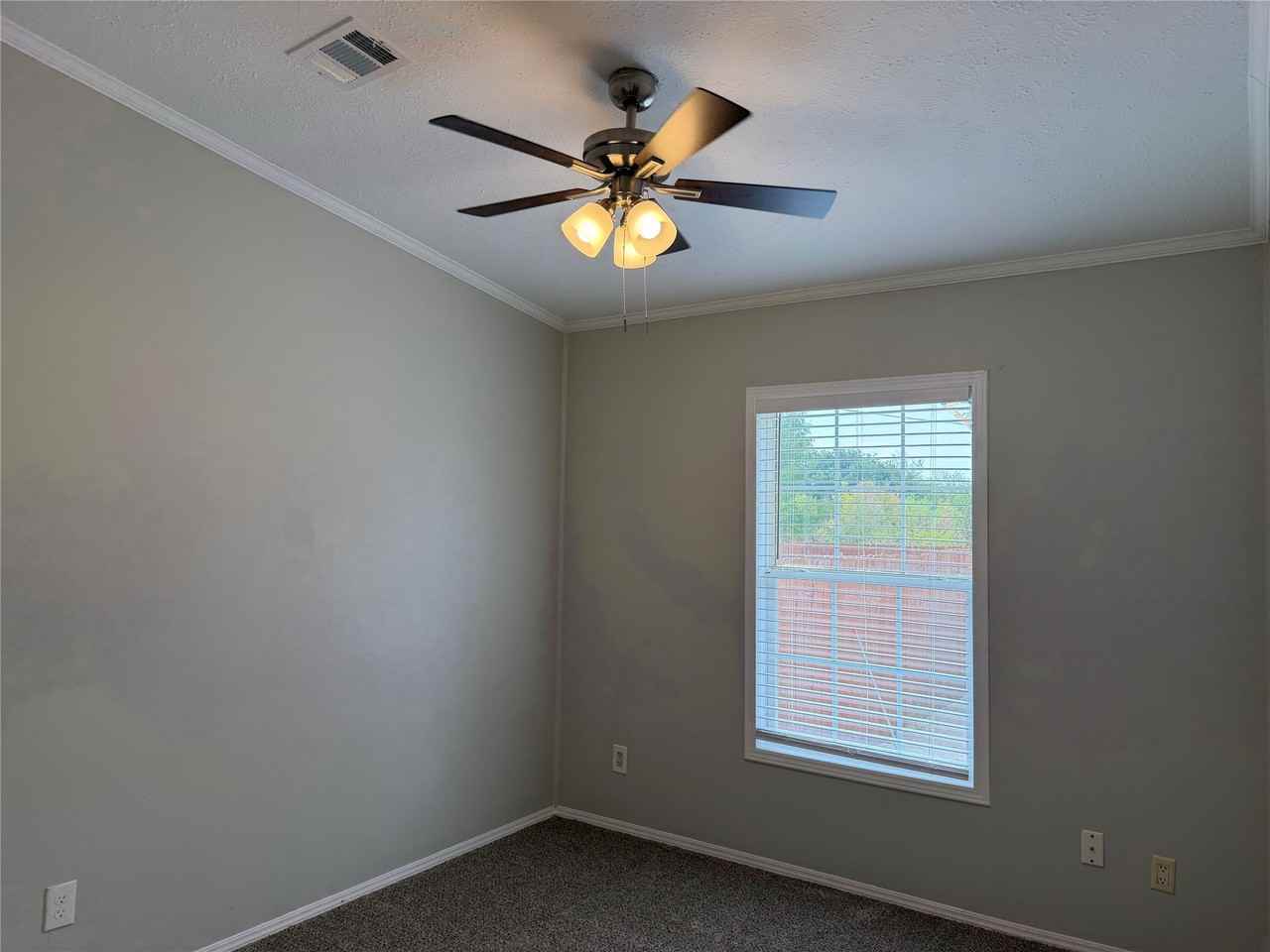 13755 Biggs St - Photo 3 of 28