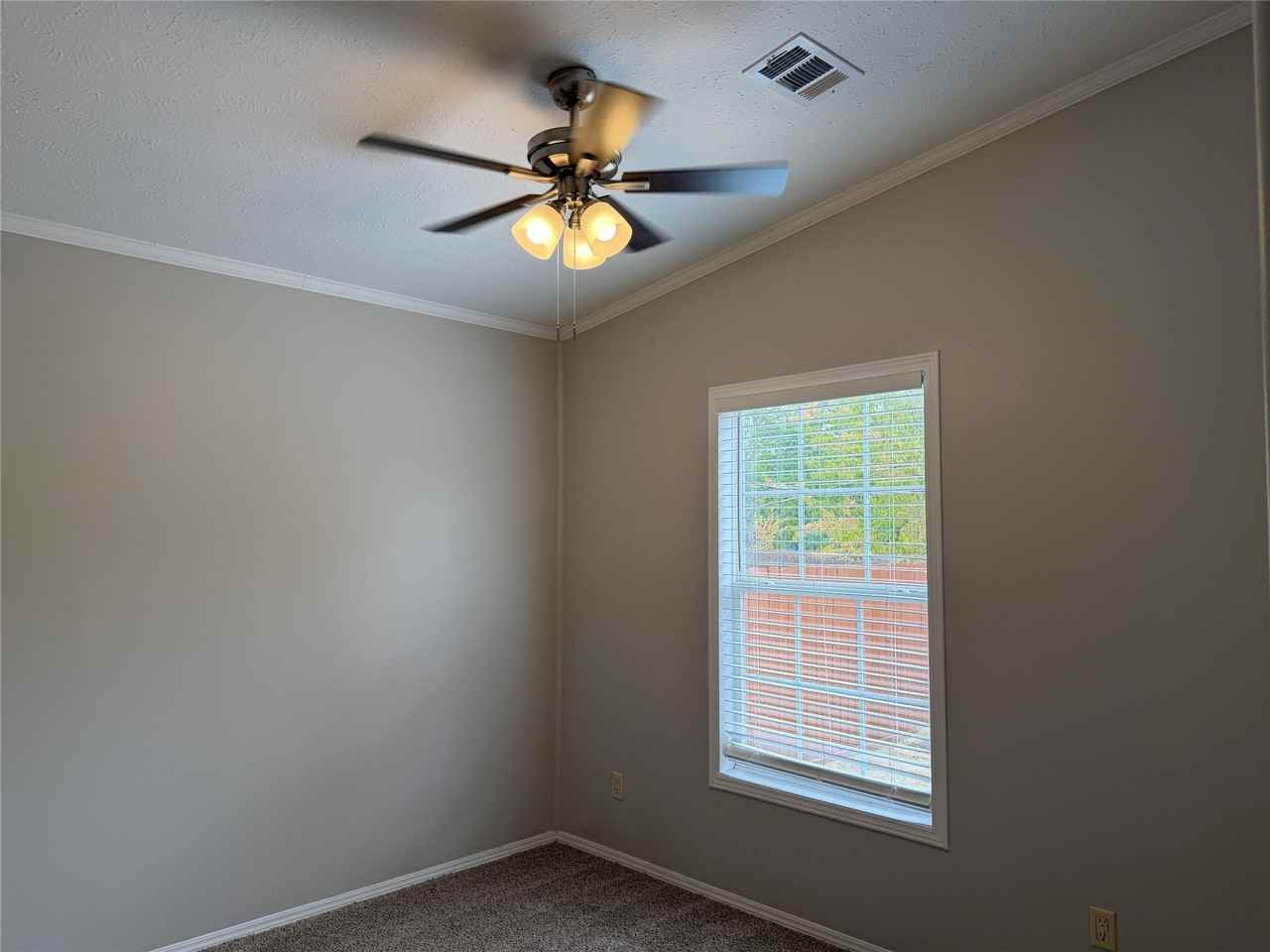 13755 Biggs St - Photo 5 of 28