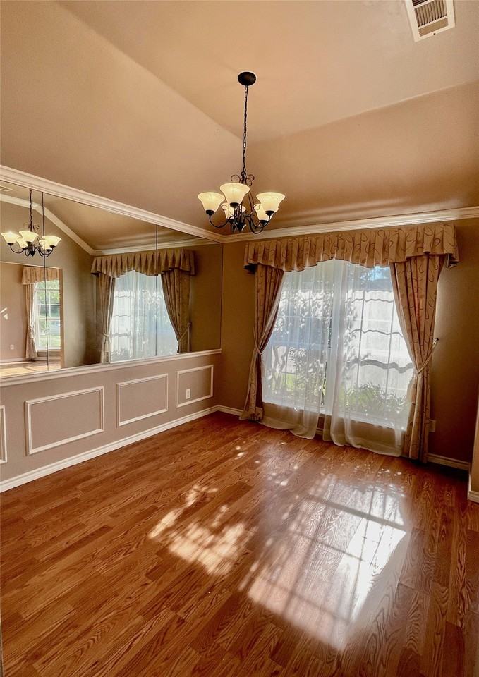 1425 Landsford Dr - Photo 3 of 19