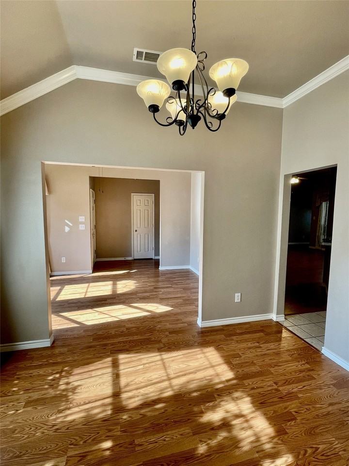 1425 Landsford Dr - Photo 4 of 19