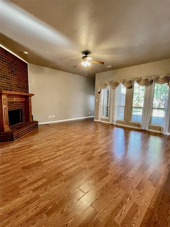 1425 Landsford Dr - Photo 5 of 19