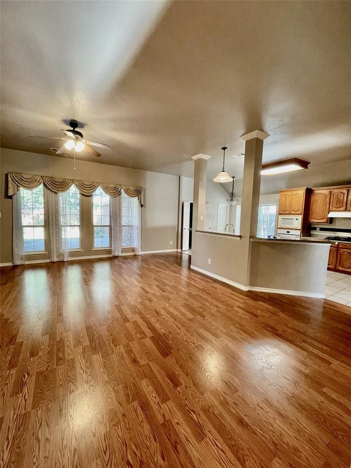 1425 Landsford Dr - Photo 6 of 19