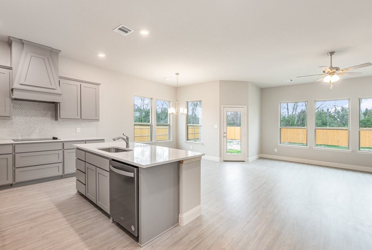 1019 Ella Dr - Photo 4 of 6