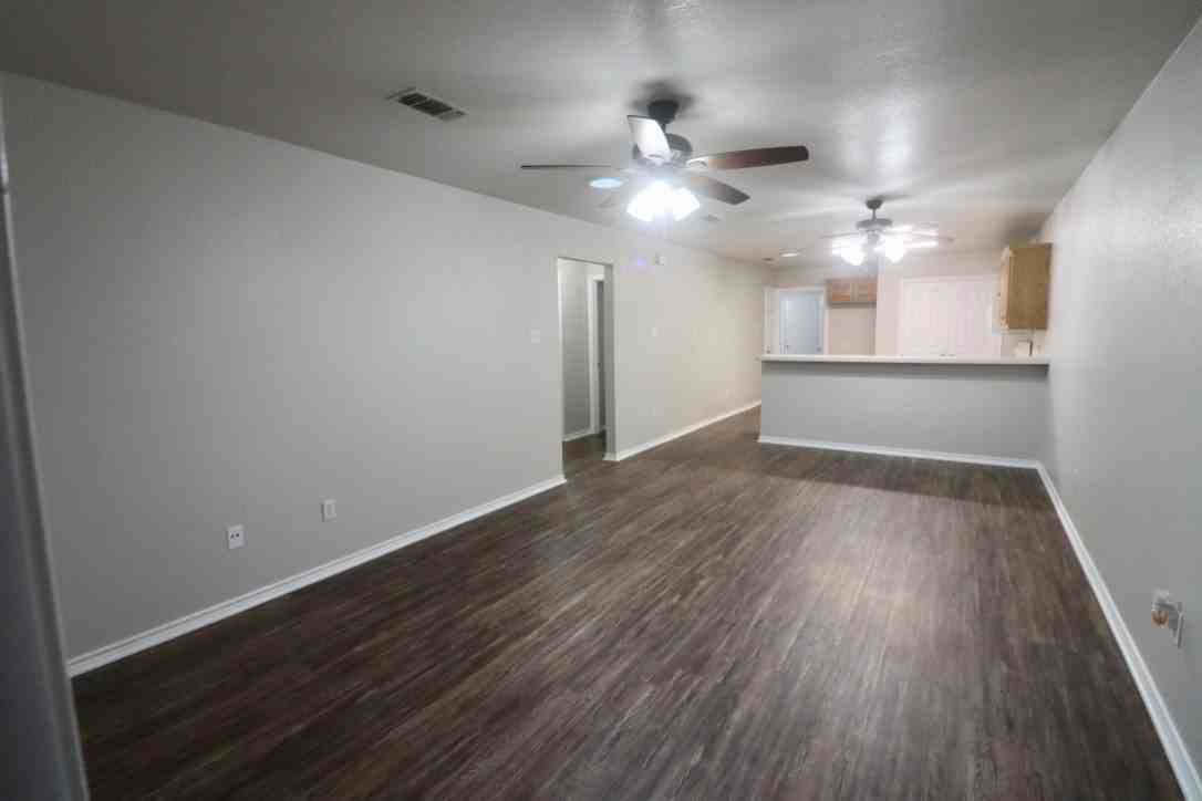 1124 W Spring St - Photo 2 of 13