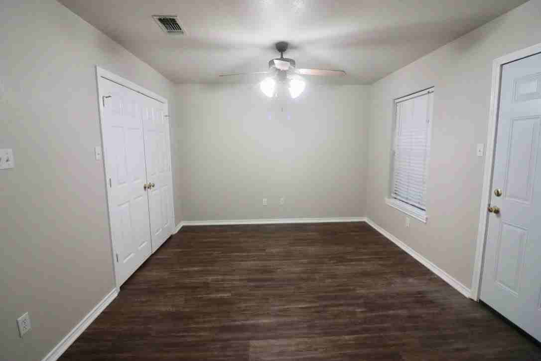 1124 W Spring St - Photo 6 of 13
