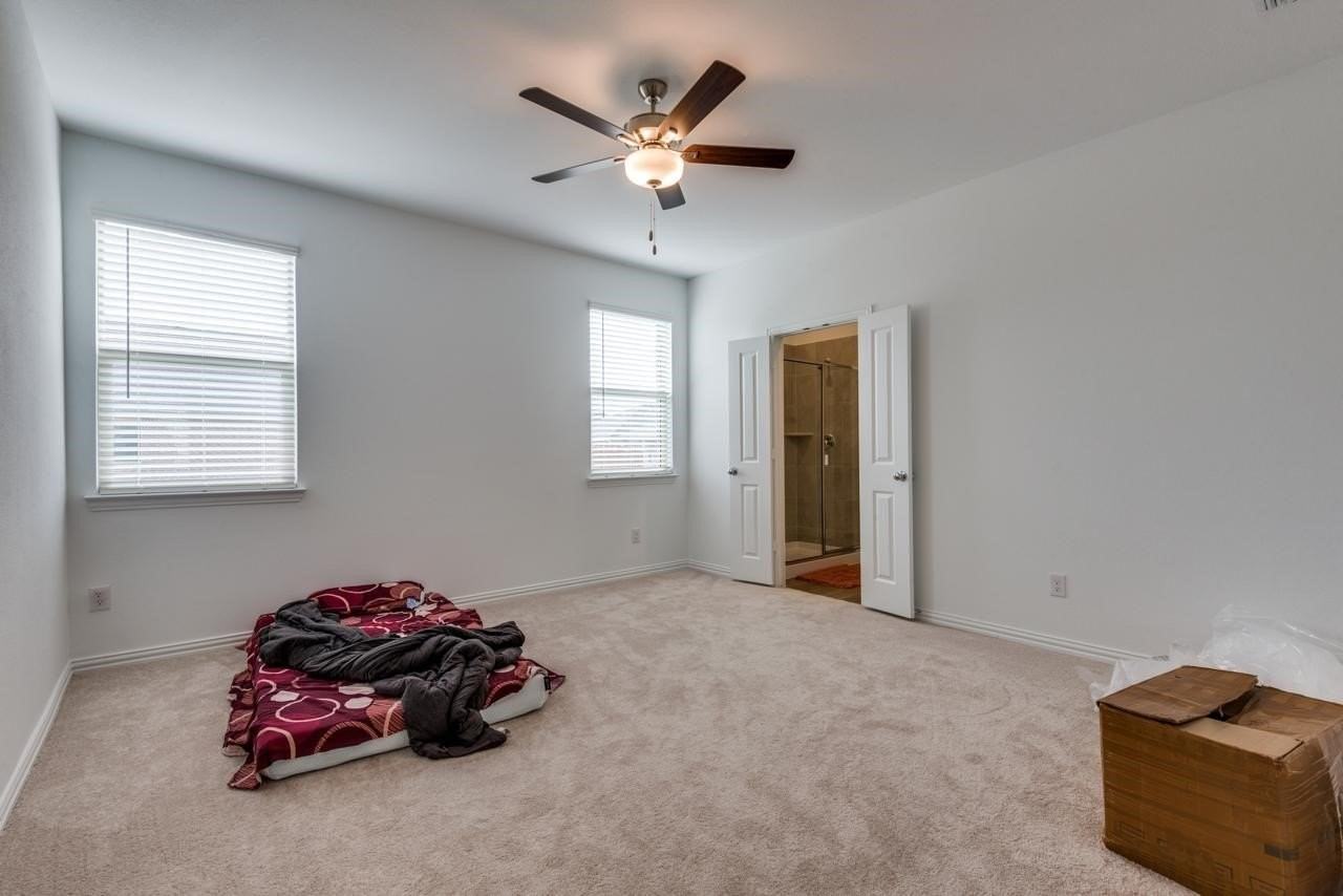 2204 Okeefe Dr - Photo 4 of 12