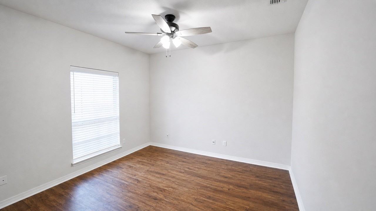 2310 Summer Brook Dr - Photo 4 of 15