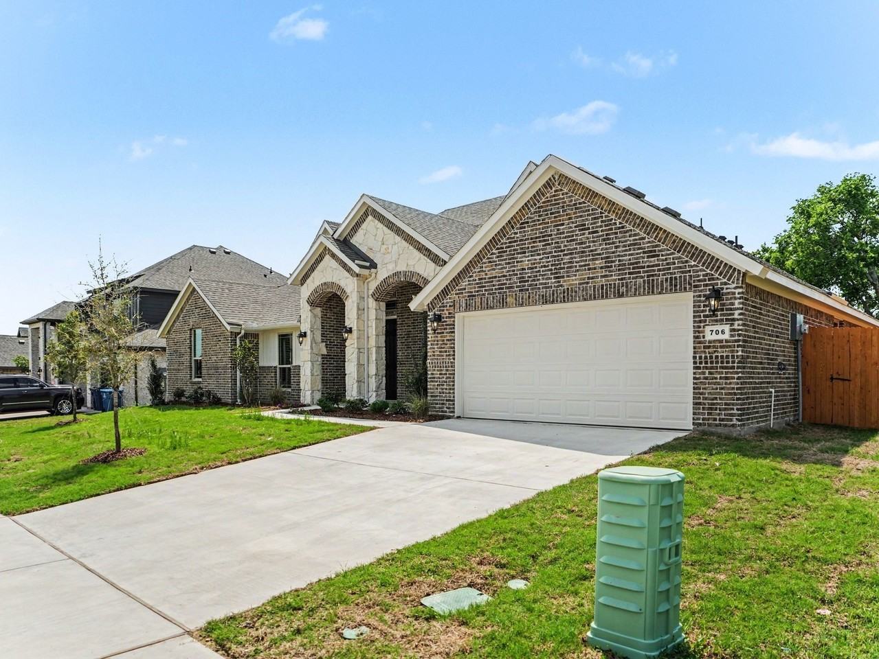 706 Alaina Dr - Photo 4 of 31