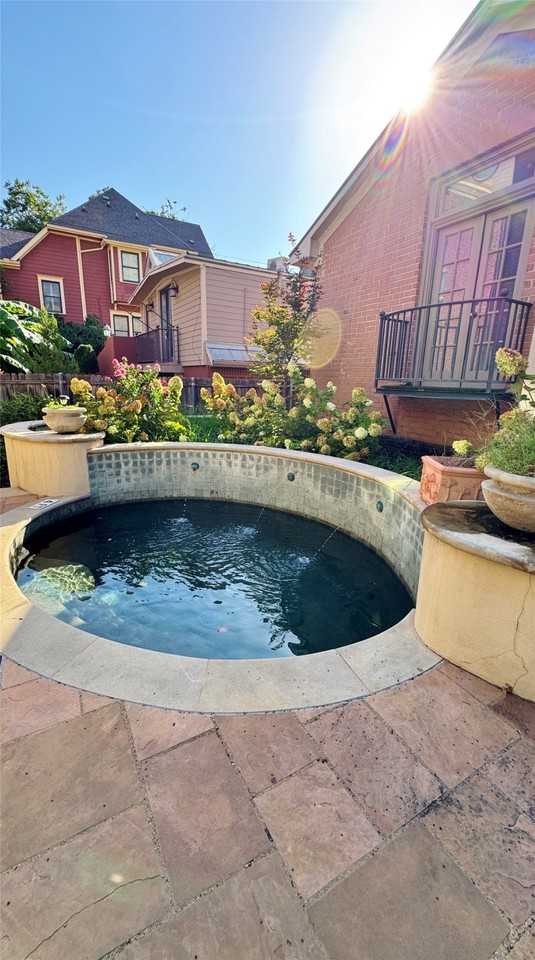 2504 State St #5 - Photo 3 of 10
