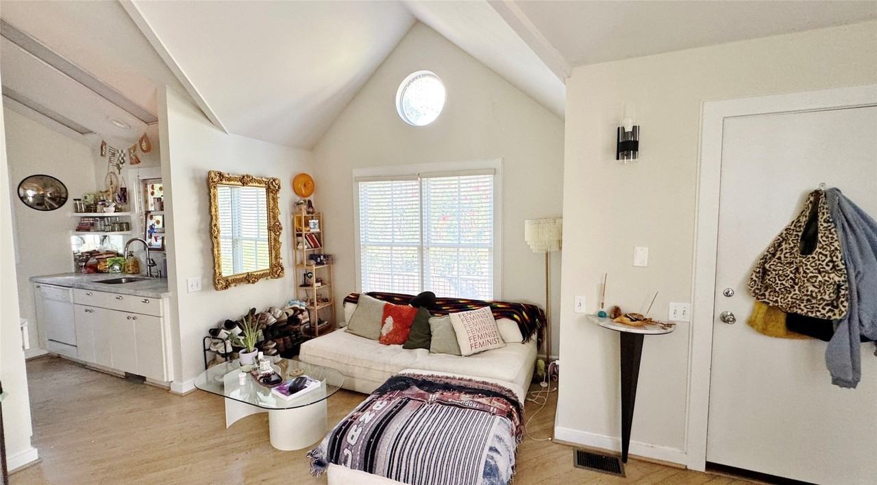 2504 State St #5 - Photo 6 of 10
