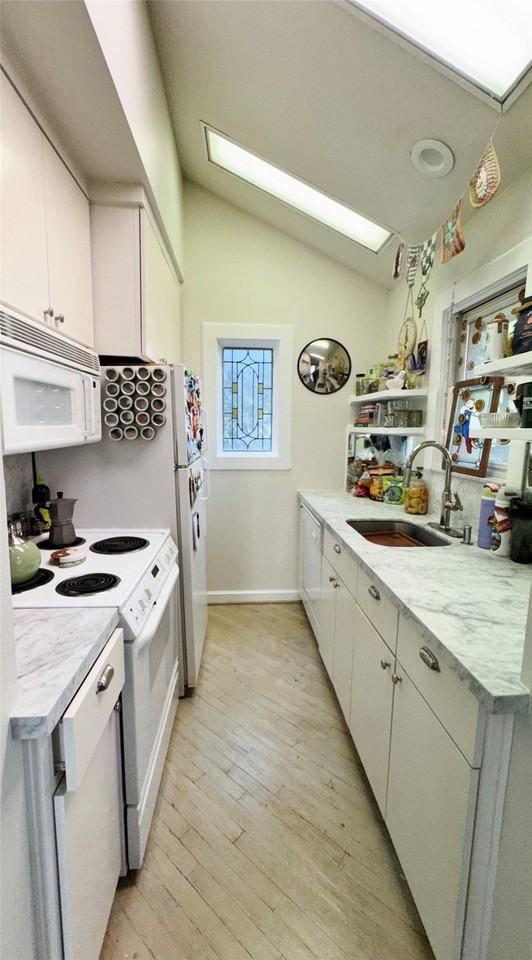 2504 State St #5 - Photo 7 of 10