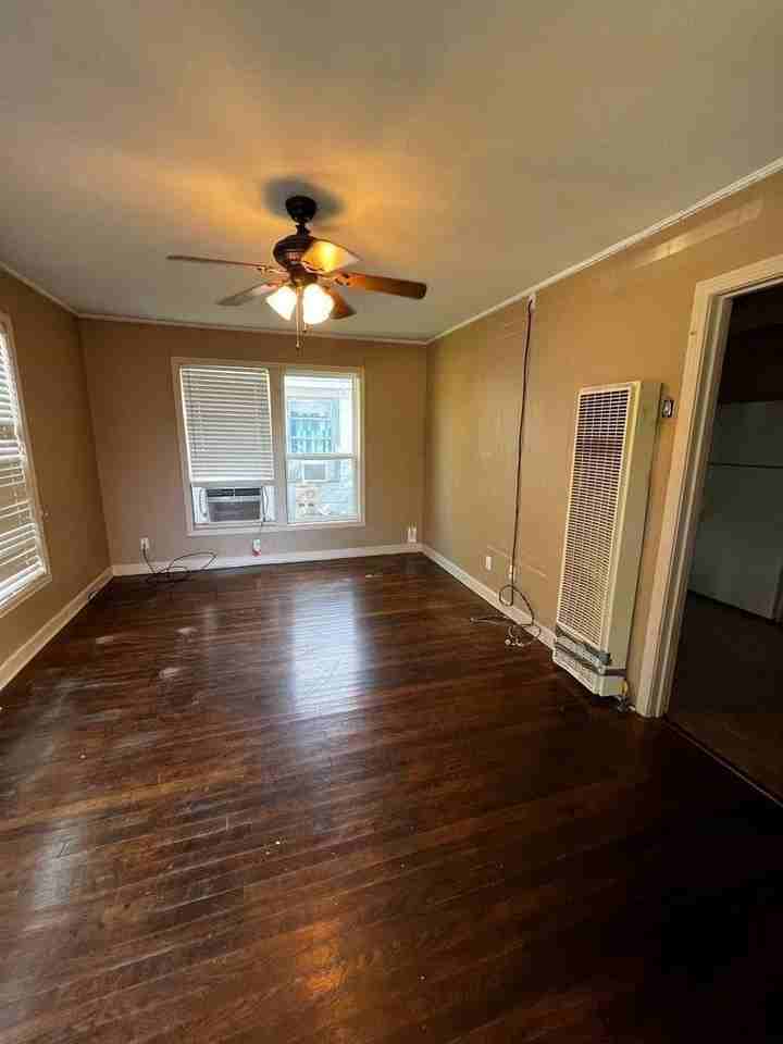 833 En 15th St - Photo 4 of 5