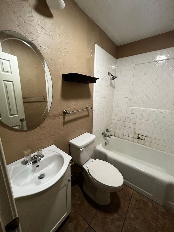 833 En 15th St - Photo 5 of 5
