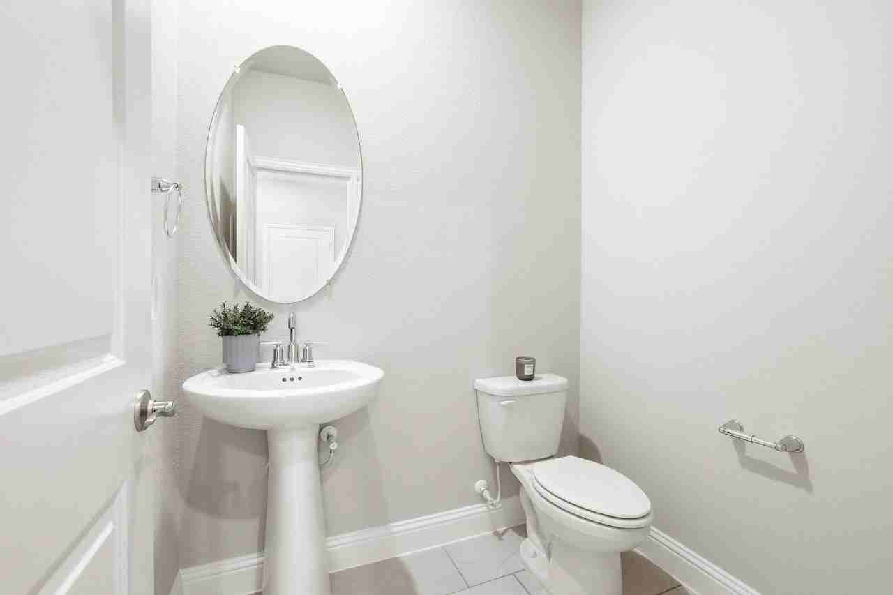 2211 Gustavus Dr - Photo 7 of 39