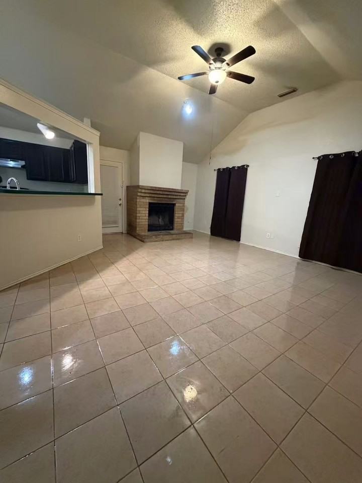 1607 Windmill Ln - Photo 2 of 9