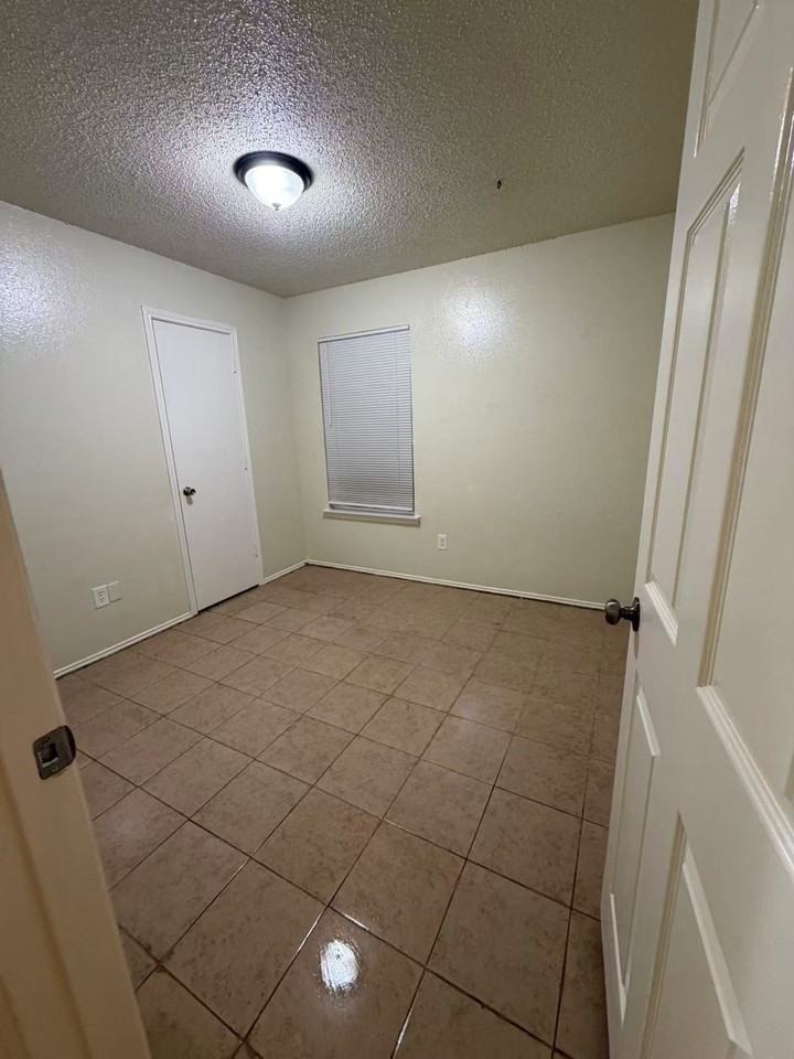 1607 Windmill Ln - Photo 5 of 9