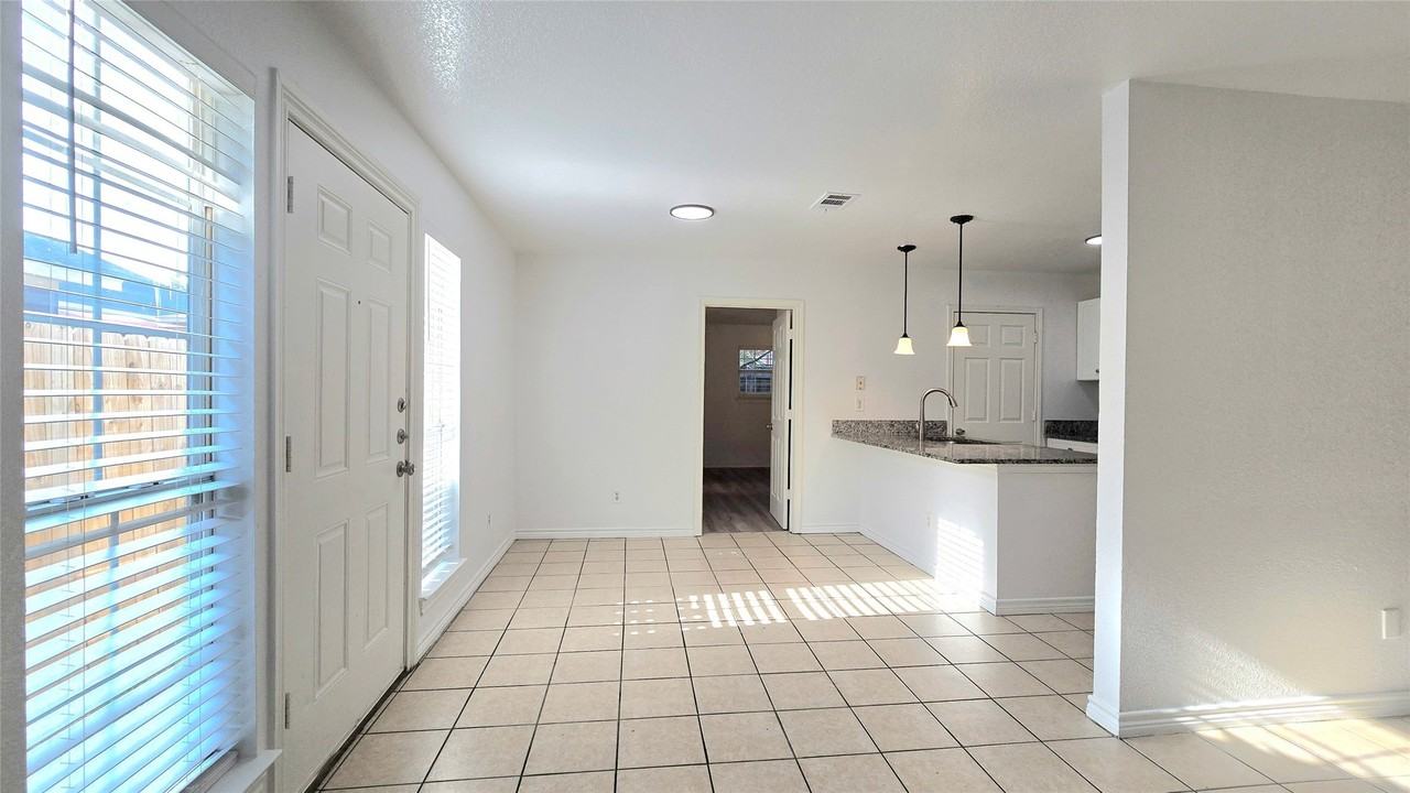 5017 Chapman St #5017 - Photo 3 of 27