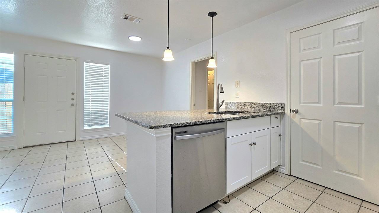 5017 Chapman St #5017 - Photo 4 of 27