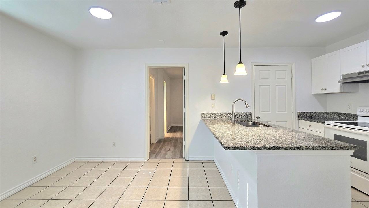 5017 Chapman St #5017 - Photo 6 of 27