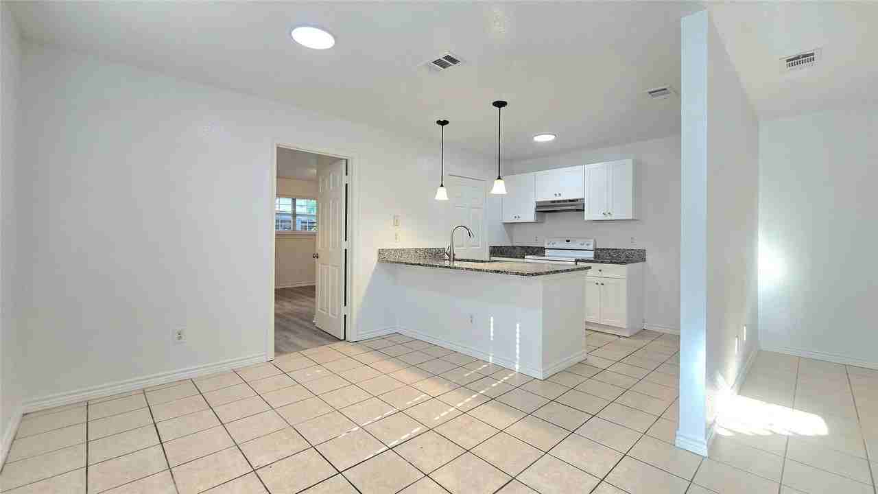 5017 Chapman St #5017 - Photo 7 of 27