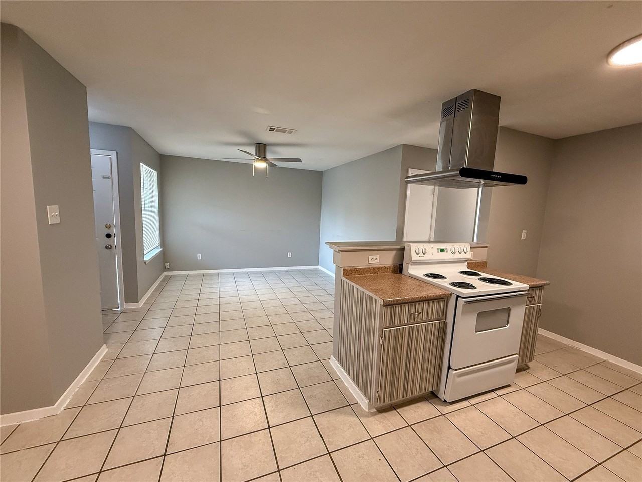 1906 San Rafael St - Photo 4 of 15