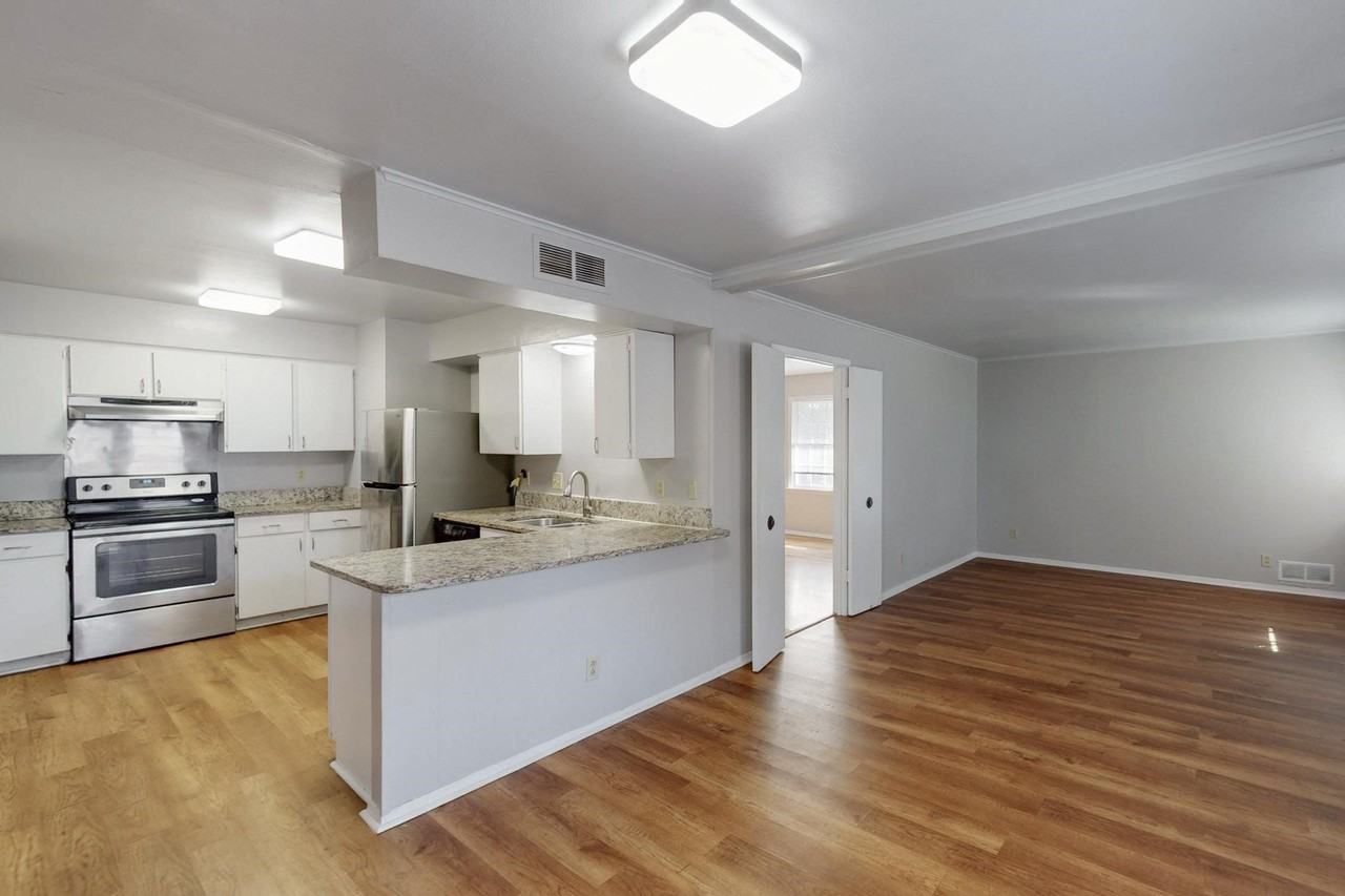 7948 Habersham Ln - Photo 6 of 15