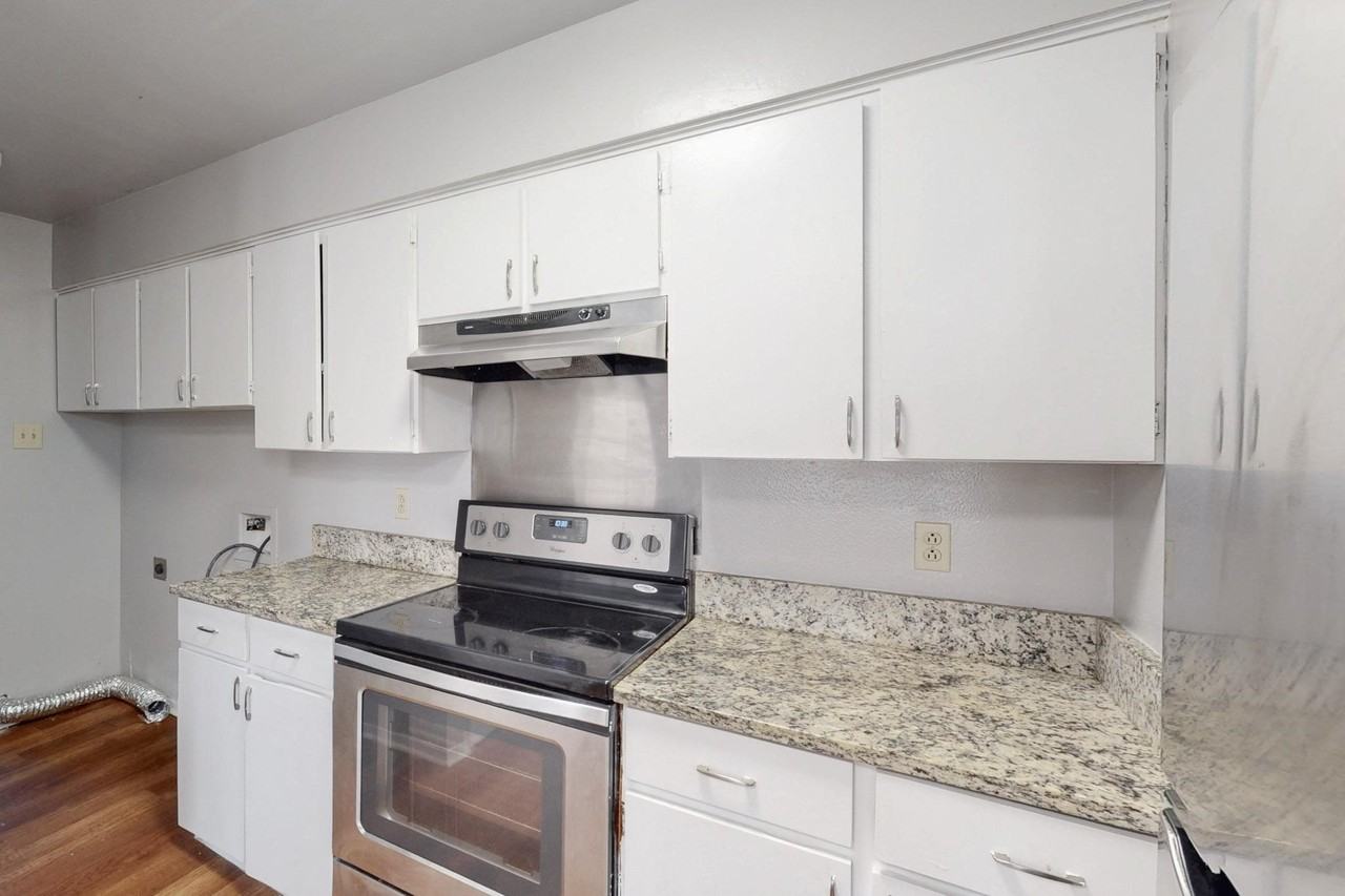 7948 Habersham Ln - Photo 7 of 15