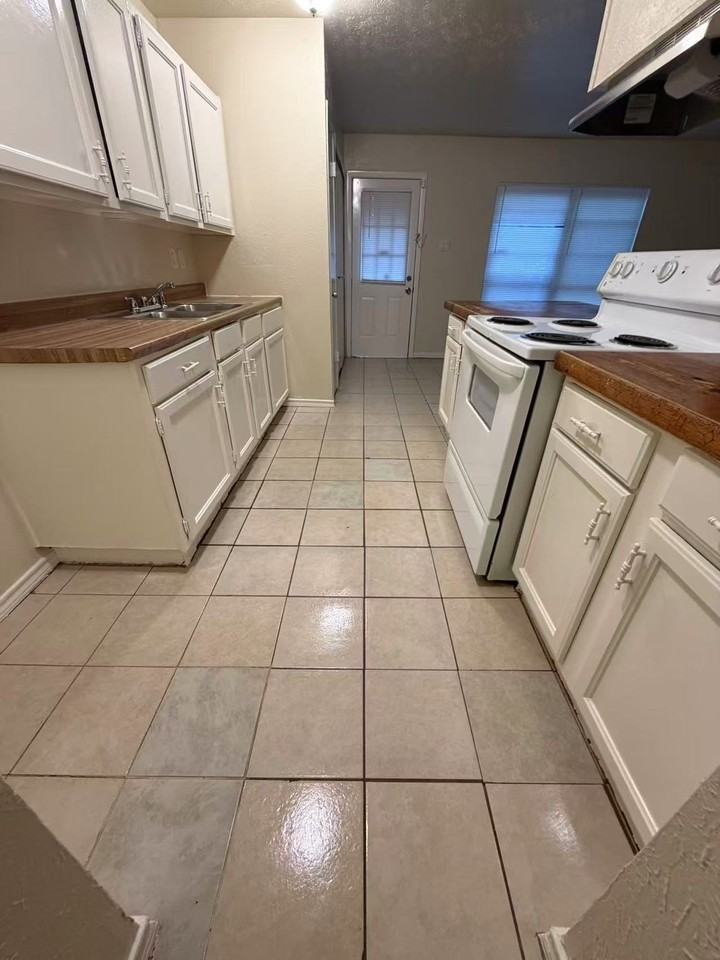 530 Windsor Dr - Photo 3 of 8