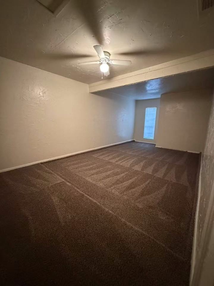 530 Windsor Dr - Photo 4 of 8