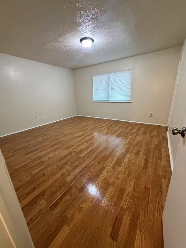 530 Windsor Dr - Photo 5 of 8