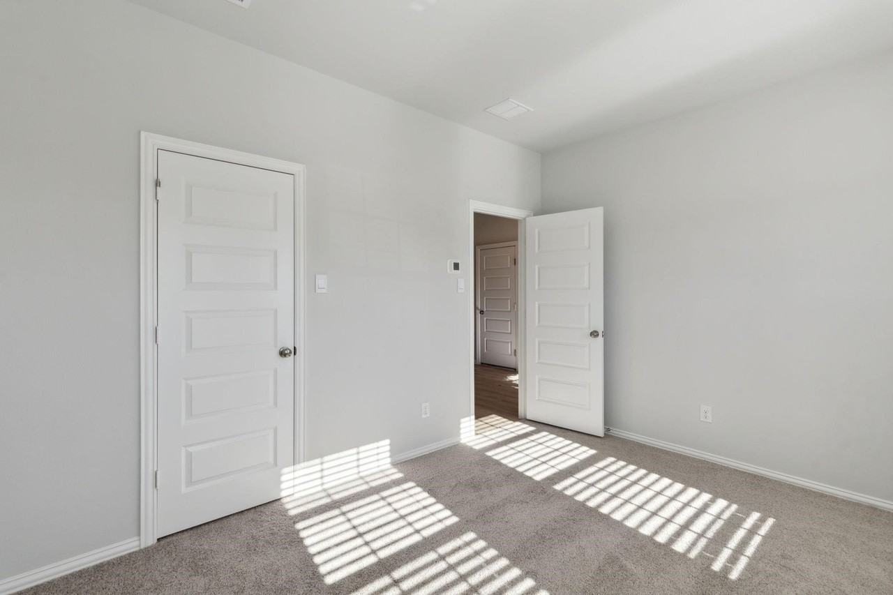 1907 Rolling Ridge Dr - Photo 3 of 36
