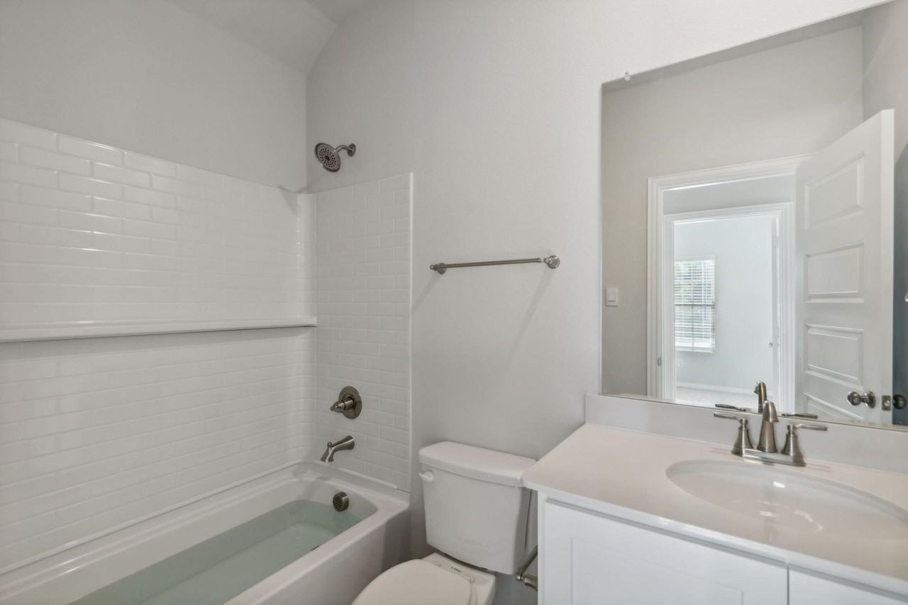 1907 Rolling Ridge Dr - Photo 4 of 36