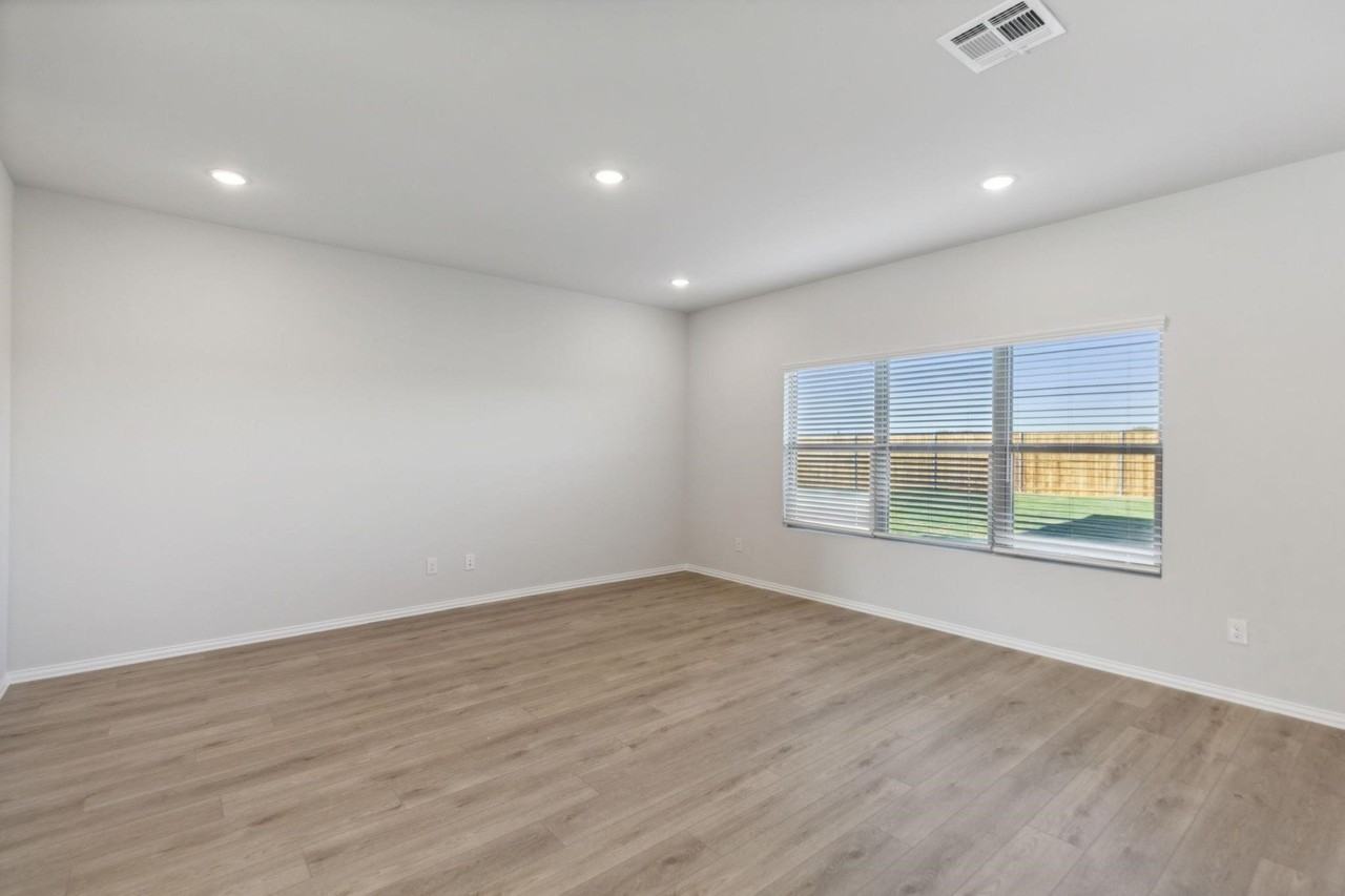 1907 Rolling Ridge Dr - Photo 5 of 36