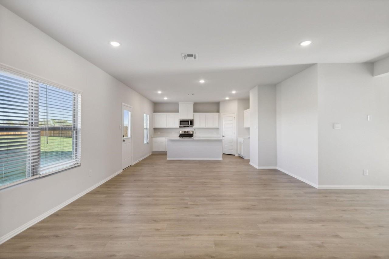 1907 Rolling Ridge Dr - Photo 7 of 36