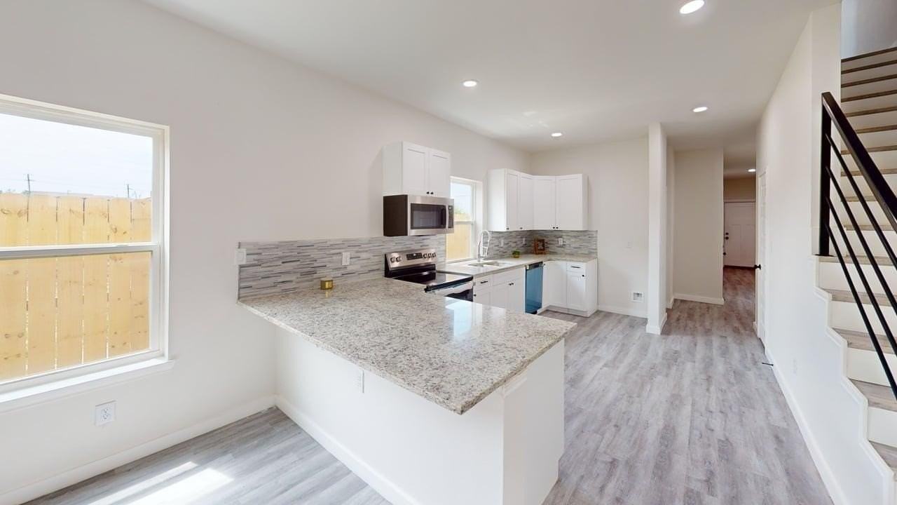 6702 S Lancaster Rd - Photo 3 of 20