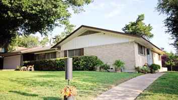 featured image of 4315 Woodstock Dr