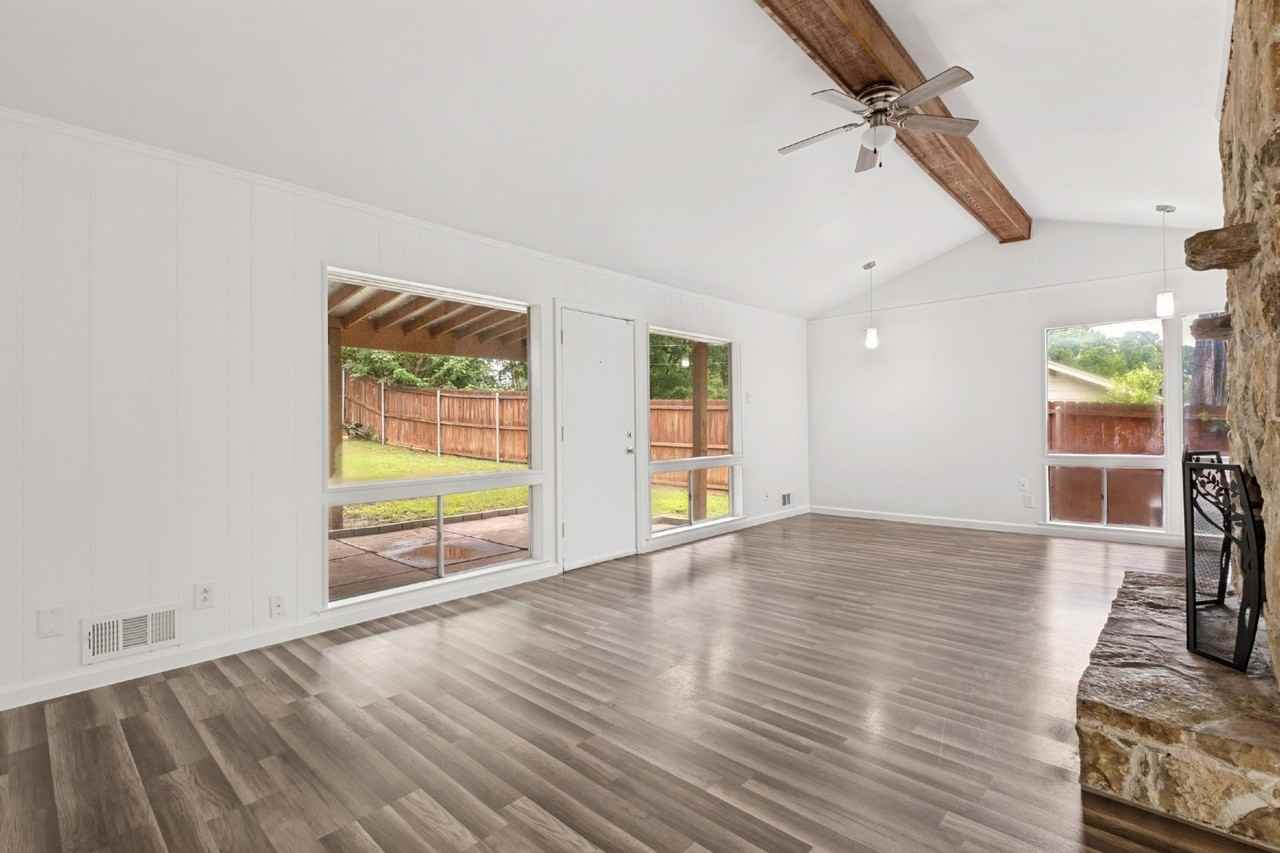 4315 Woodstock Dr - Photo 5 of 28