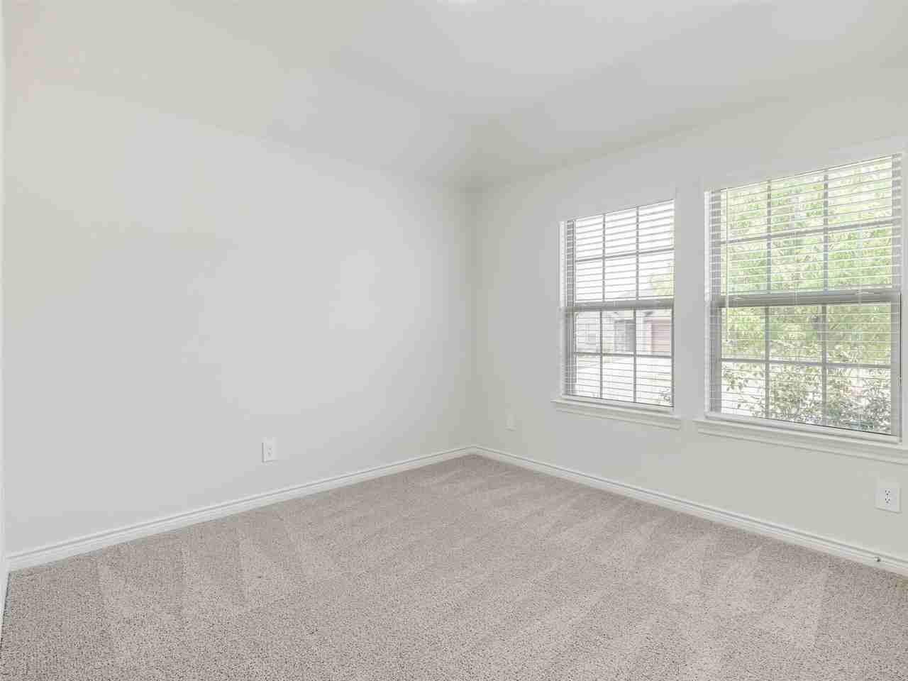 9812 Autumn Leaves Ln - Photo 5 of 38