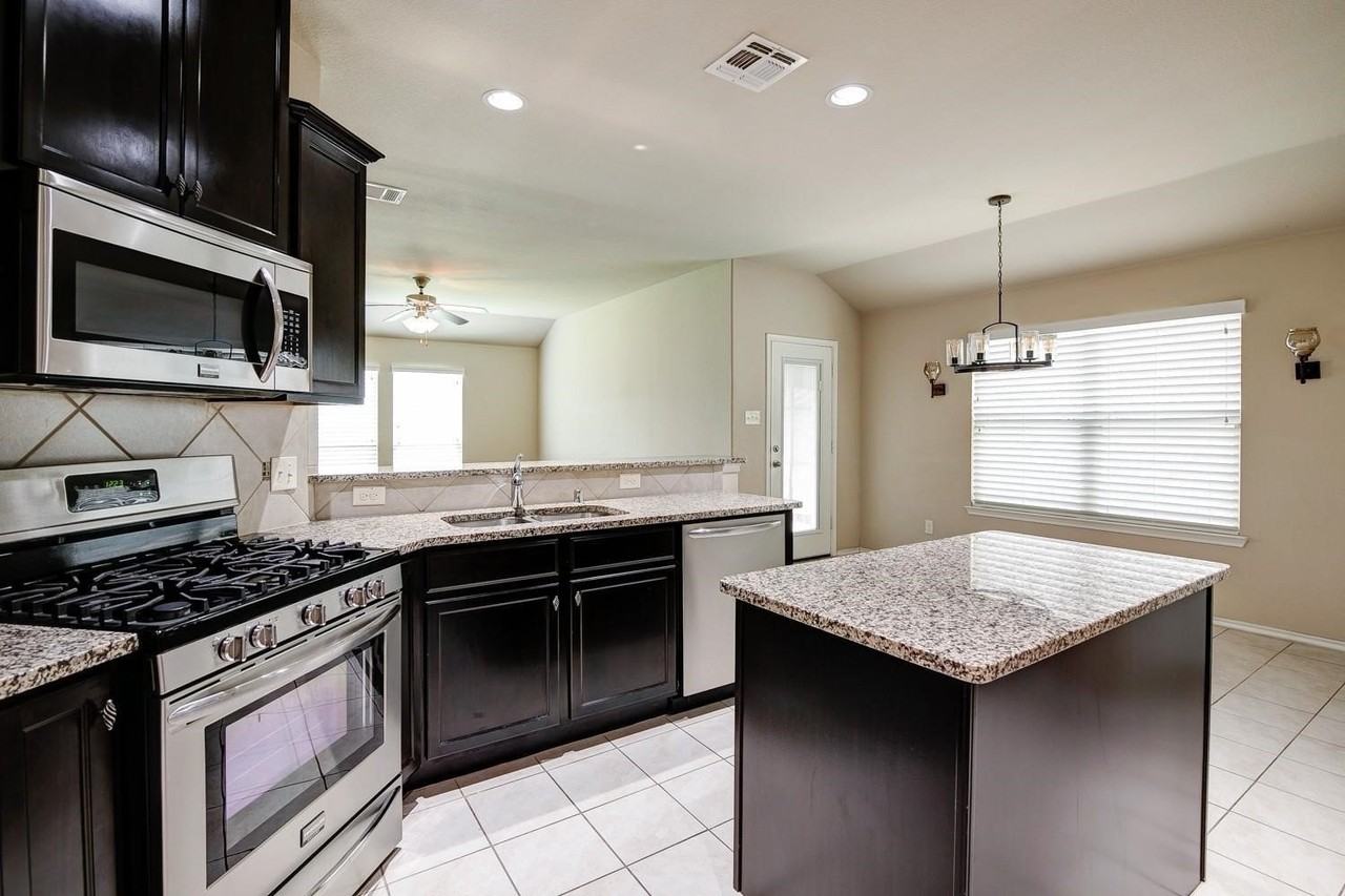 1311 Coleman Dr - Photo 4 of 25