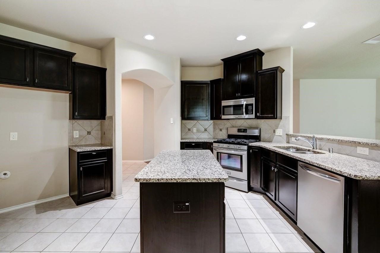 1311 Coleman Dr - Photo 5 of 25