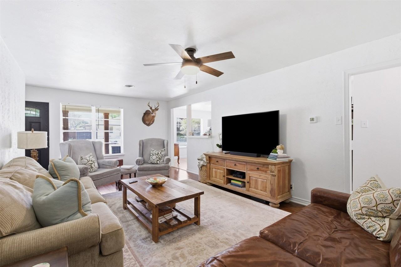 6565 Ascot Ln - Photo 4 of 32
