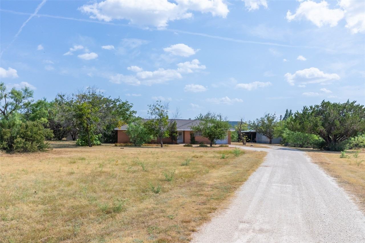 109 Clark Rd - Photo 4 of 36