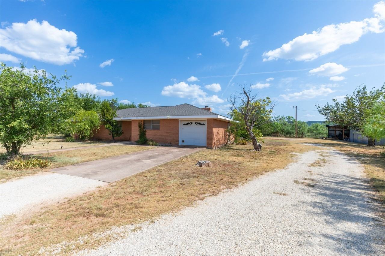 109 Clark Rd - Photo 5 of 36