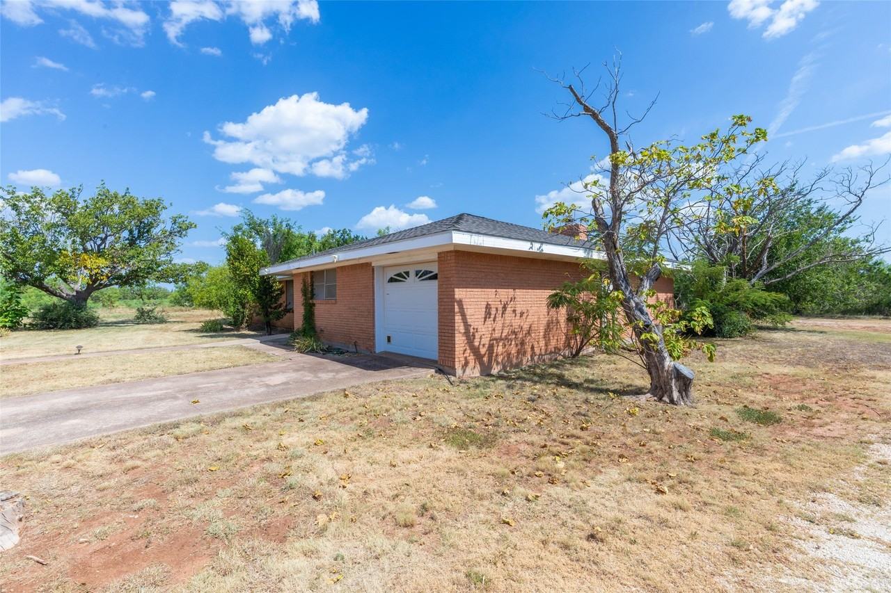 109 Clark Rd - Photo 7 of 36