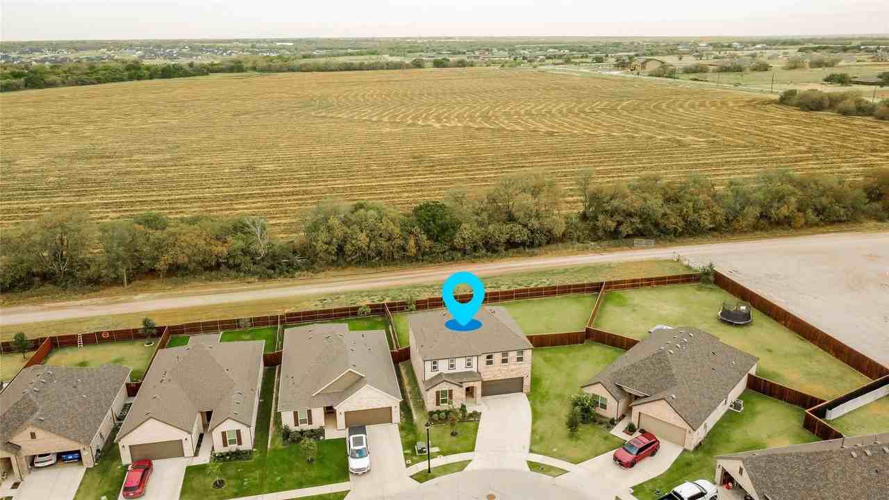 1200 Lancaster Dr - Photo 4 of 32