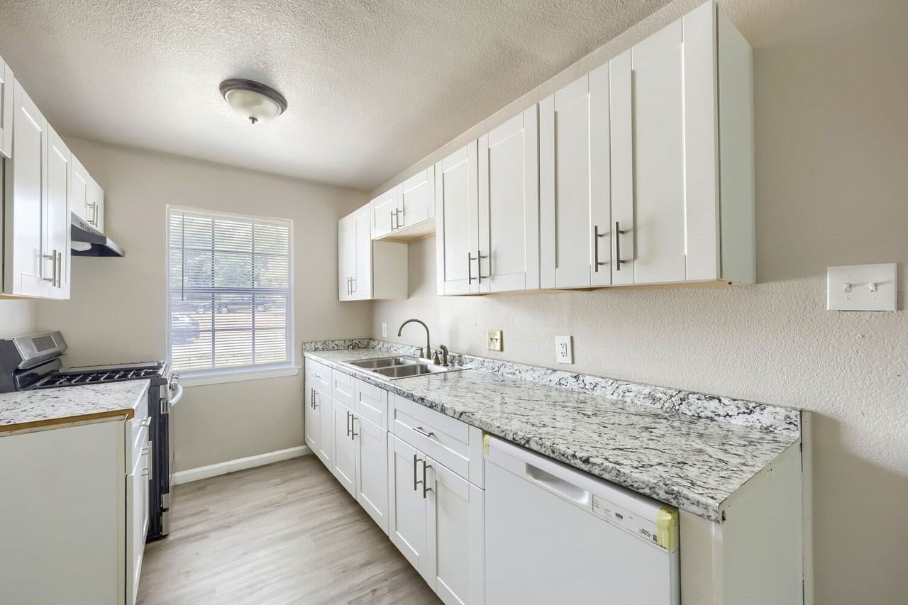 267 Merribrook Trl - Photo 7 of 17