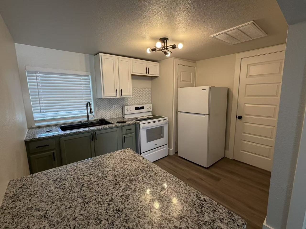 207 Austin St #B - Photo 4 of 8