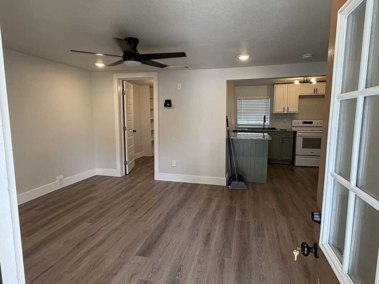 207 Austin St #B - Photo 7 of 8