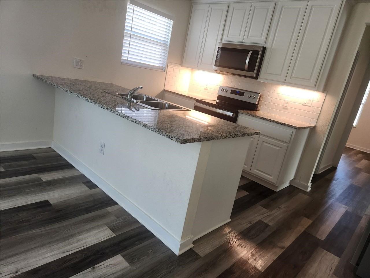 410 S 2nd St - Photo 6 of 20